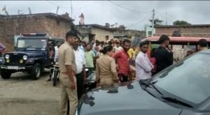 बच्चा उठाने की खबर सनुते ही भारी तादाद मे इकट्ठा हुए महिला व पुरूषो 4 3d8cbc45 d03f 45c2 b201 f3d29be8a038