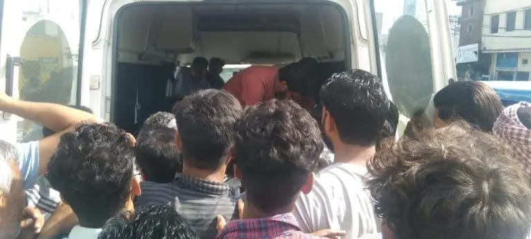 सड़क दुर्घटना में मृत व्यापारियों के शव पहुंचे लालकुआं, माहौल हुआ गमगीन 1 44d92595 3400 44bb b211 ea9806cbdbf2