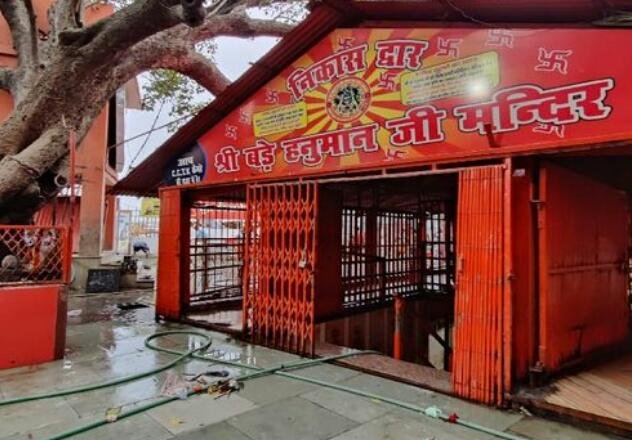 संगम किनारे स्थित लेटे हनुमानजी काे महा स्नान और विश्राम कराने के बाद मां गंगा वापस लौट गई हैं। 3 53cc302f 5bd9 4329 9d72 c402ef921497