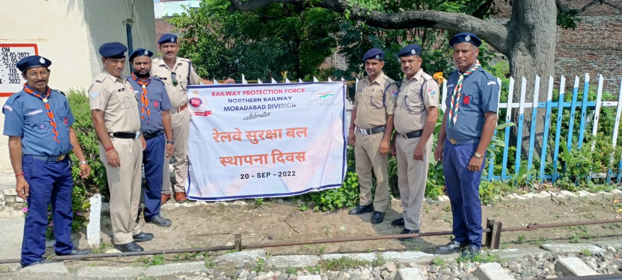 आर.पी.एफ. की स्थापना दिवस पर रेलवे सुरक्षा बल के जवानों ने हर्षोल्लास से मनाया जागरूकता अभियान 1 83c5c56b 0f79 4c24 964b d0ea134fc51c