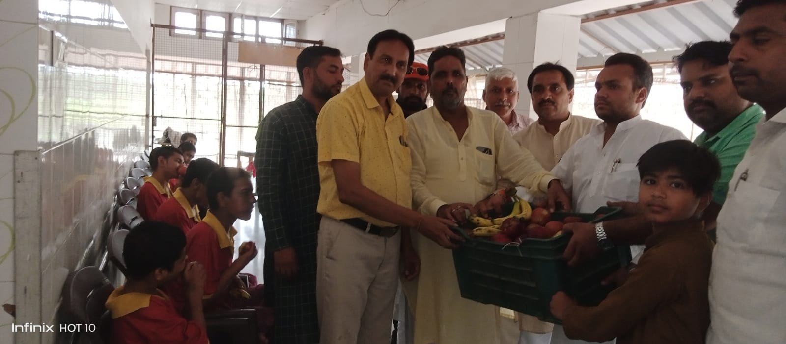 प्रधानमंत्री मोदी जी के जन्मदिन पर भाजपा कार्यकर्ताओं ने प्रेम धाम आश्रम में बच्चों को फल वितरित किए 1 9b9a277e 4e16 4276 8cea 781720e8203a