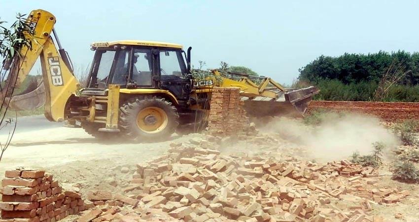 मुरादनगर में गरजा योगी का बुल्डोजर, 3 अवैध बन रहीं कॉलोनी जमींदोज 1 GBD 01