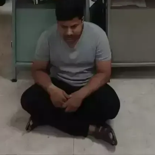 फर्जी अधिकारी बनकर बिना मास्क वालों से ऐंठ रहा था रुपये, गिरफ्तार 1 Untitled design 2022 04 29T010627.562