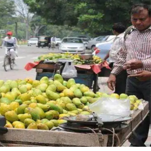 रेहड़ी पटरी वालों पर चला बुलडोजर, विरोध में हड़ताल करेंगे पीडि़त 1 Untitled design 2022 05 05T235003.269