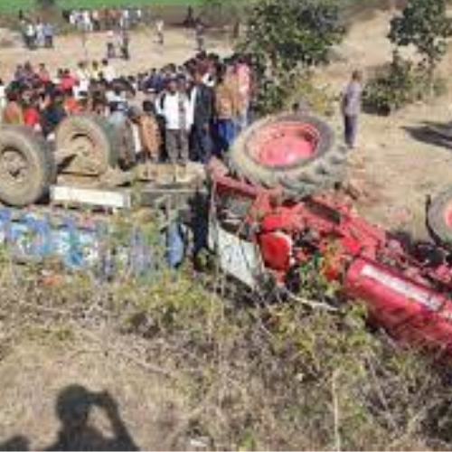 मजदूरों से भरी ट्रैक्टर ट्राली पलटी, 20 घायल 1 Untitled design 2022 06 01T172412.239