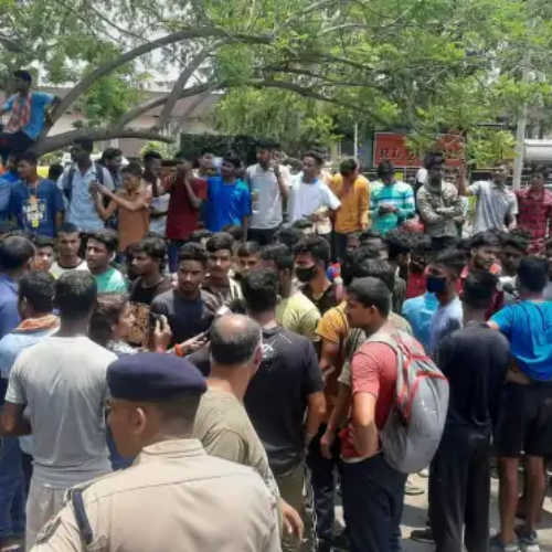 अग्निपथ भर्ती योजना : झारखंड के रांची सहित देश के कई हिस्सों में हो रहा विरोध-प्रदर्शन 1 Untitled design 2022 06 16T195350.564