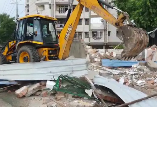 उप्र : भाजपा जिला उपाध्यक्ष के अवैध निर्माण पर चला बुलडोजर 1 Untitled design 2022 08 11T195819.288