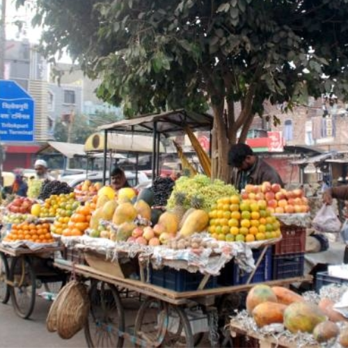 कर्तव्य पथ के कारण ग्राहकों की संख्या बढ़ने से रेहड़ी-पटरी वालों में आशा जगी 1 Untitled design 2022 09 10T214745.970