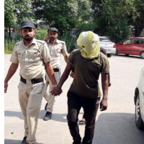 केन्द्र सरकार में नौकरी का झांसा देने के मामले में जांच नहीं करने पर थाना प्रभारी निलंबित 1 Untitled design 2022 09 11T223116.820