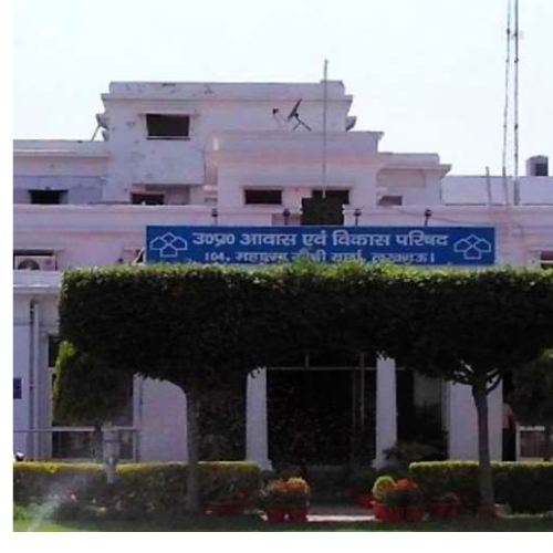 सुविधाओं को लेकर आवास विकास परिषद का कार्यालय घेरा 1 Untitled design 2022 09 18T000221.733