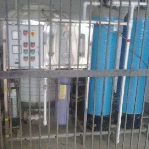 लोनी में चल रहे आरओ प्लांट पर कार्रवाई की मांग 1 Untitled design 2022 09 21T204844.901