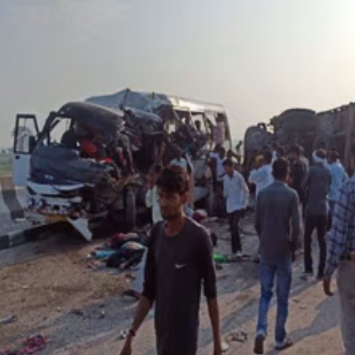 उत्तर प्रदेश के लखीमपुर खीरी में सड़क हादसा, 10 की मौत 1 Untitled design 2022 09 28T193200.197