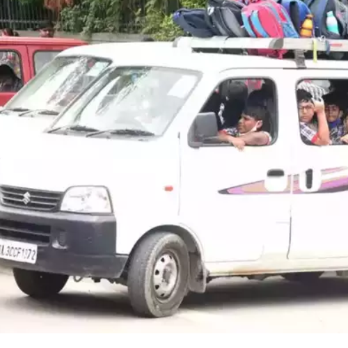 स्कूल कैब चालकों ने सीएम कार्यालय पर प्रदर्शन किया 1 Untitled design 2022 10 03T232244.222