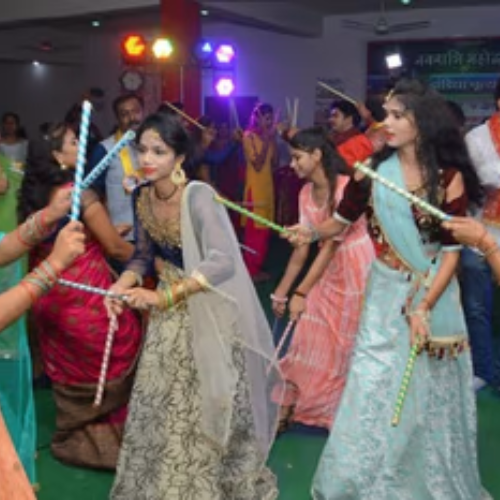 डांडिया कार्यक्रम में महिलाओं ने धमाल मचाया 1 Untitled design 2022 10 09T225824.603