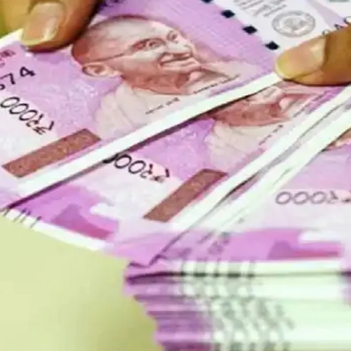 मछली विक्रेता की किस्मत खुली, बैंक से कुर्की नोटिस मिलने के बाद 70 लाख रुपये की लॉटरी जीती 1 Untitled design 2022 10 14T235854.117