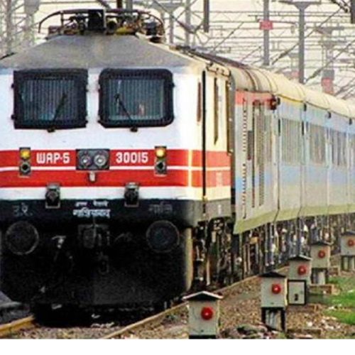 वाराणसी-कटरा के बीच त्योहार विशेष ट्रेन 26 को 1 Untitled design 2022 10 23T165334.397