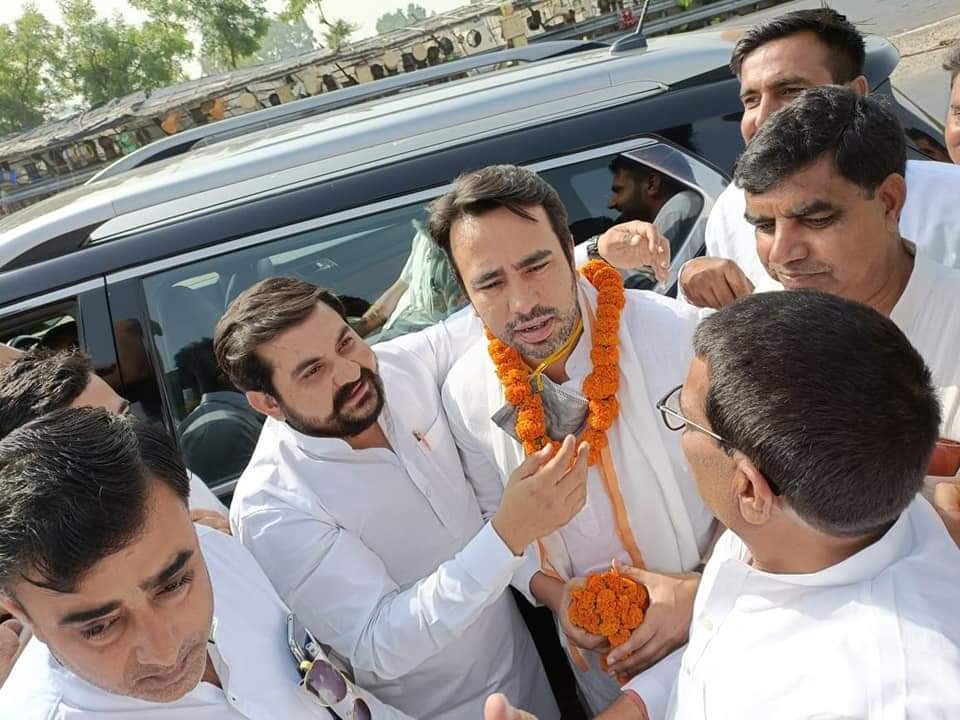 a9399477 ab4d 4ea6 b103 efdc831fa832