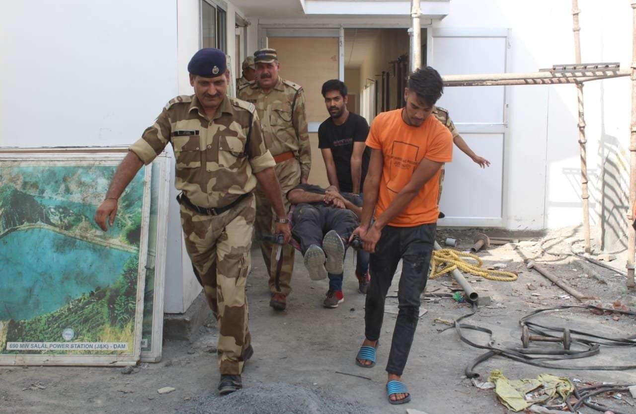 चंबा- केंद्रीय औद्योगिक सुरक्षा बल एवं हिमाचल प्रदेश पुलिस प्रशासन के सहयोग से वेरा सियूल पावर स्टेशन सुरंगानी के पावर हाउस परिसर में आतंकवादी हमलों से बचाव और उसके निराकरण का एक मॉक ड्रिल किया गया l 1 b14c814a 0b28 44da 9502 8ab47ce41388