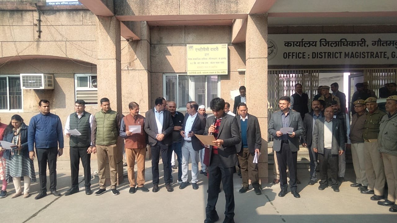 मुख्यमंत्री जी के मंशा के अनुरूप जिलाधिकारी के नेतृत्व में जनपद में मनाया जा रहा है सड़क सुरक्षा माह 1 fc7ae67a 02f0 45a3 bb05 c963864eaafa