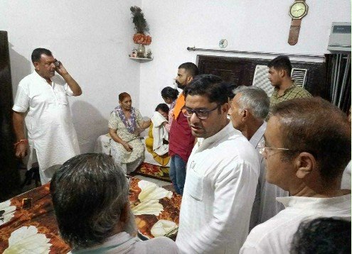 80 तौले सौने के जेवरात सहित करीब 5 लाख की नगदी पर चोरों ने किया हाथ साफ, रक्षाबंधन का त्यौहार मनाने परिवार गया था मेरठ 1 fc7bfefa b4e9 4a43 88dd c7046184c5db